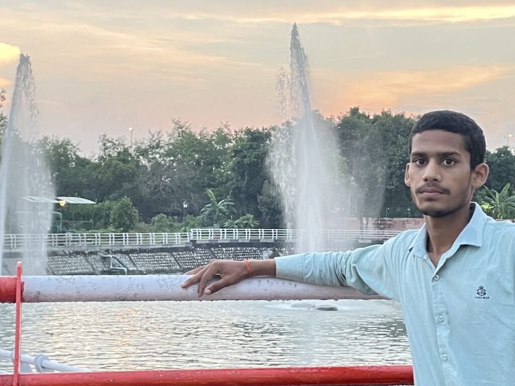 Amit at Janeshwar Mishra Park Fountain_SKP
