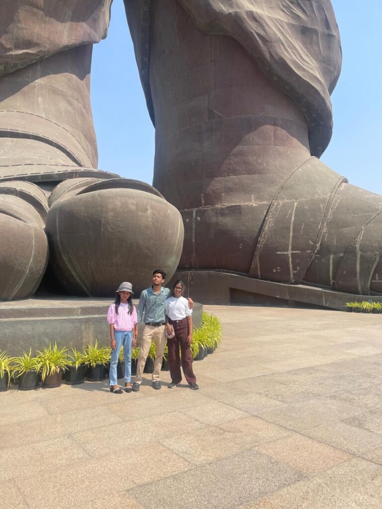 Aastha, Amit & Kavya at the Feet of Sardar Patel_SKP