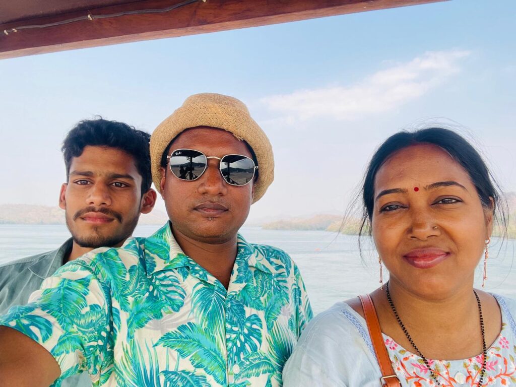 Amit, Sunil Prajapati & Suman at Narmada Dam