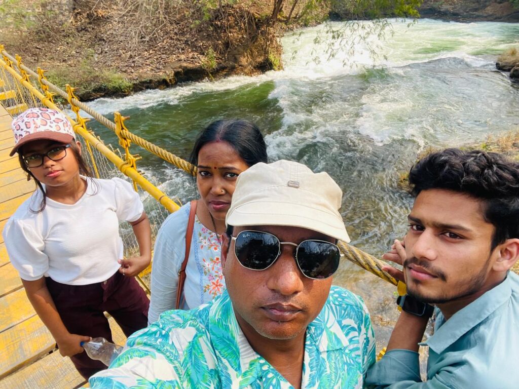 Kavya, Suman, Sunil Prajapati & Amit Over a Dam, Gujrat