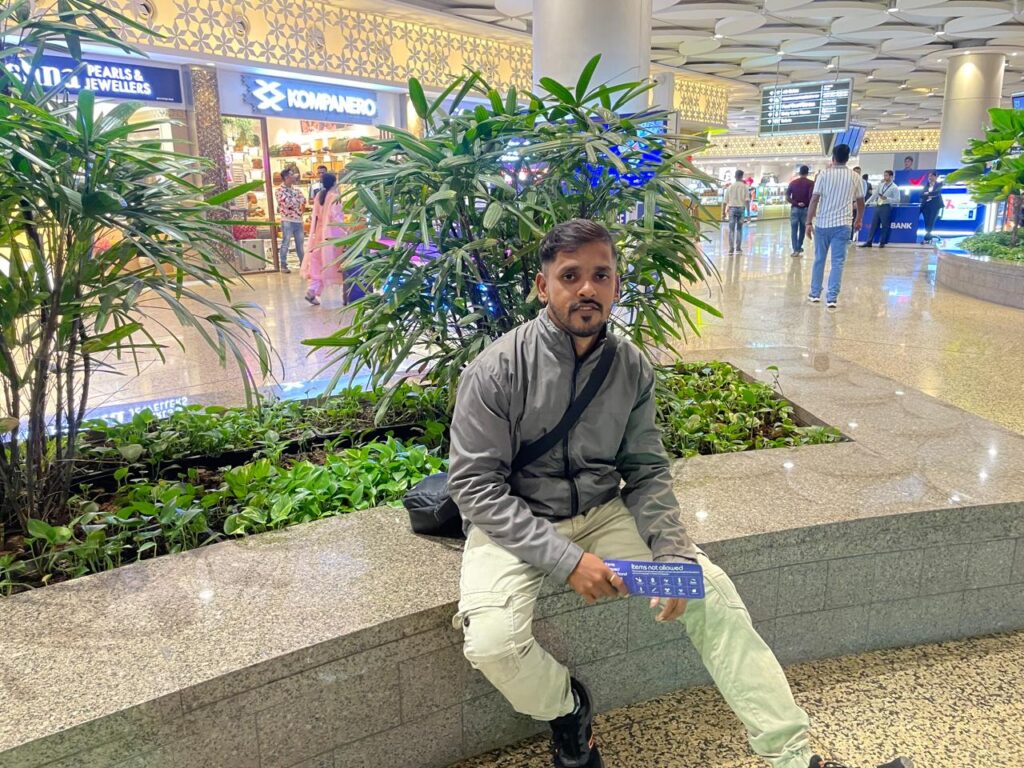 Prasad A Koyande at Mumbai Airport_SKP