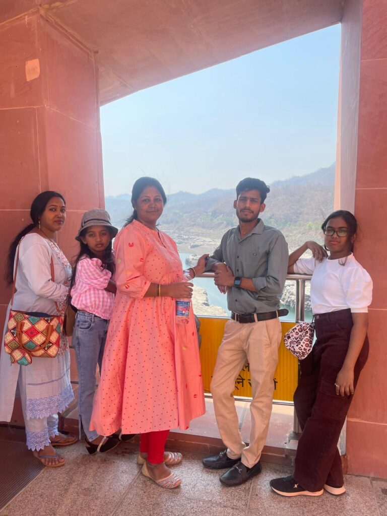Suman, Aastha, Pinki, Amit & Kavya at Statue of Unity_SKP
