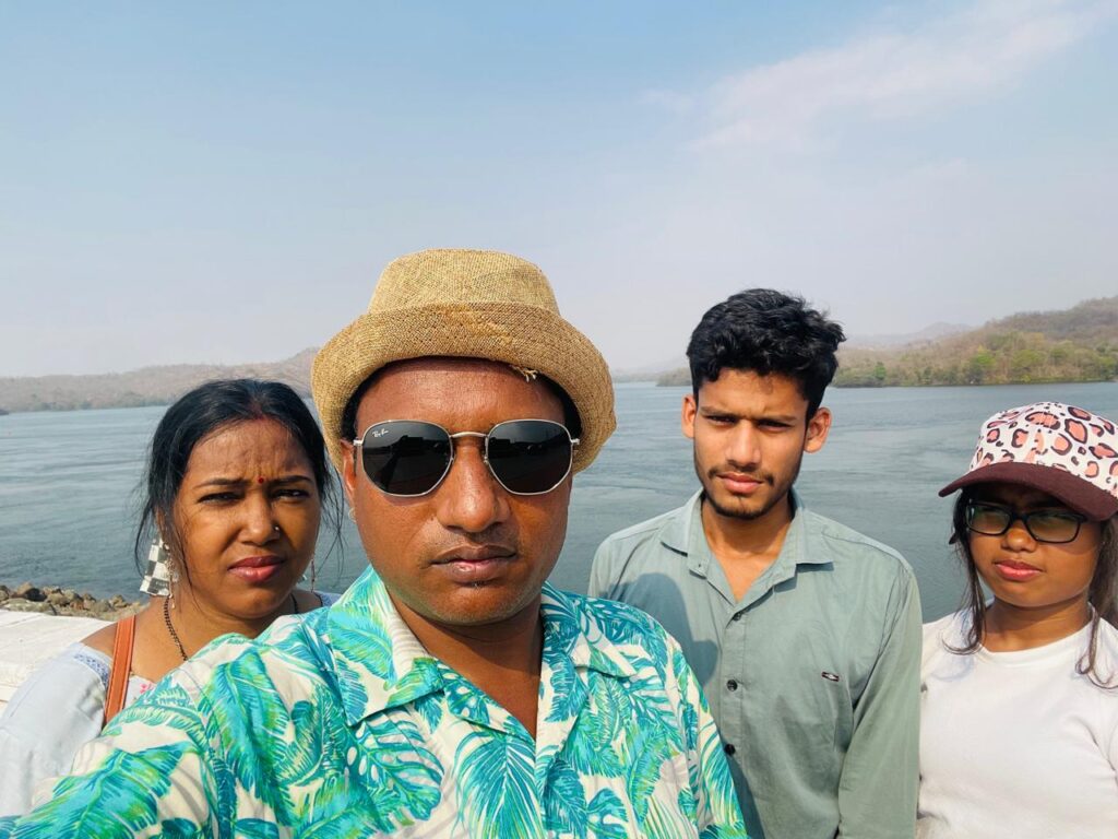 Suman, Sunil, Amit & Kavya at Ekta Nagar