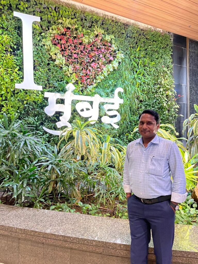 Sunil Prajapati at Mumbai Airport - I Love Mumbai_SKP