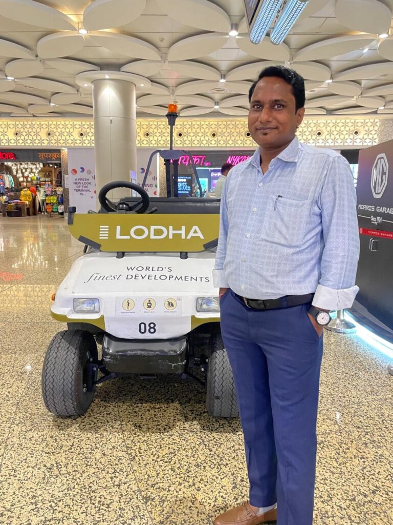 Sunil Prajapati at Mumbai Airport - Lodha Vehicle MG_SKP