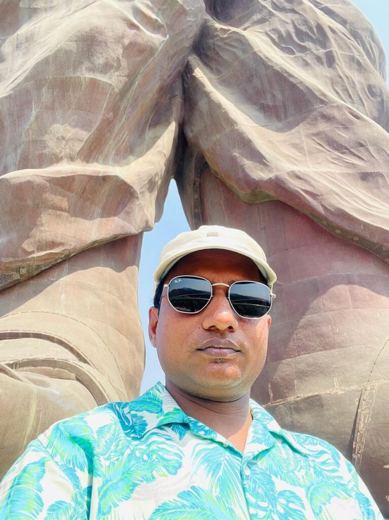 Sunil Prajapati at the Feet of Sardar Patel