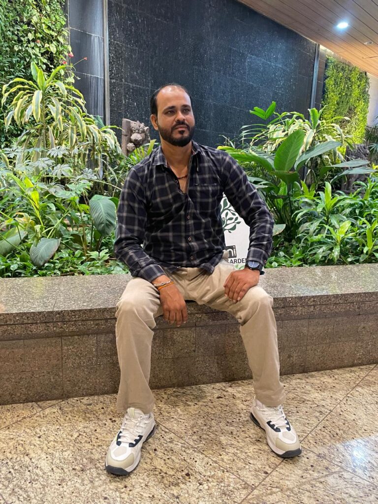 Umesh at Mumbai Airport_SKP