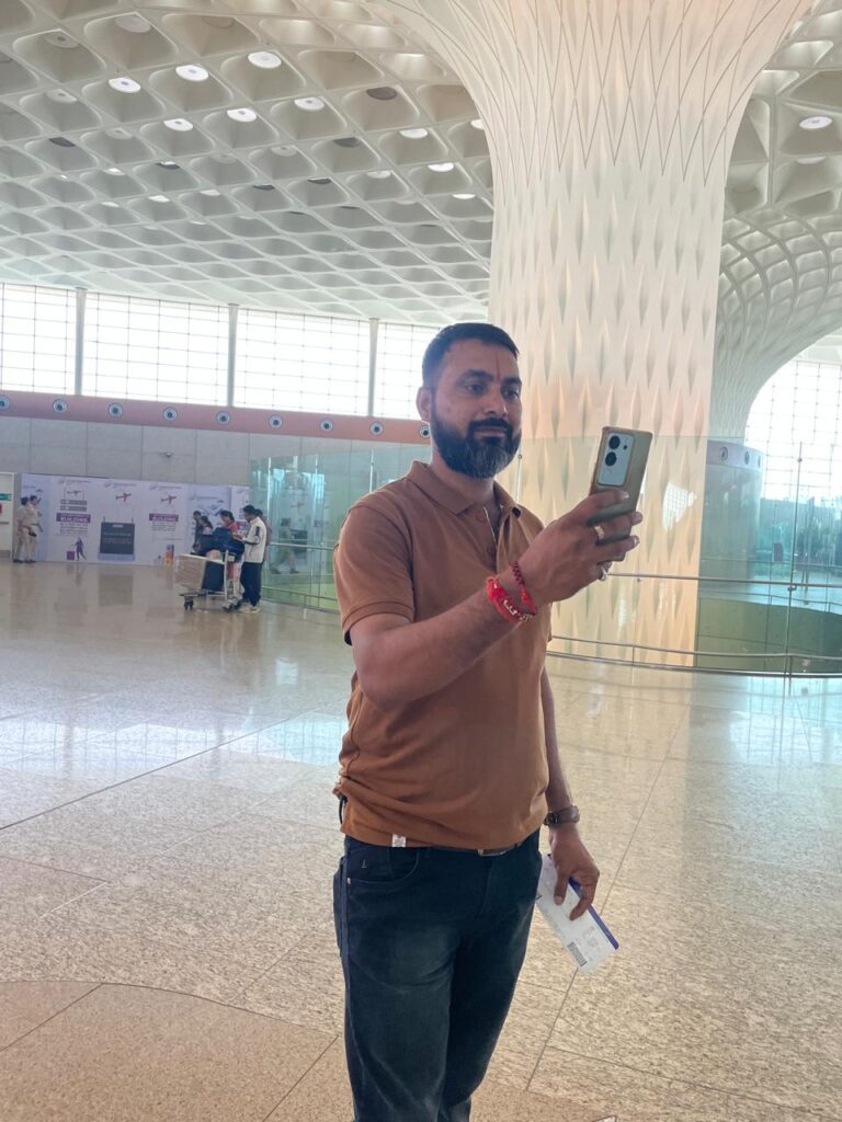 Vikas Selfie at Mumbai Airport_SKP